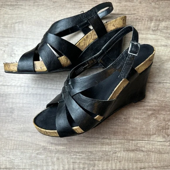 Size 9 Aerosoles Black Strappy Wedge Sandals - Picture 4 of 6